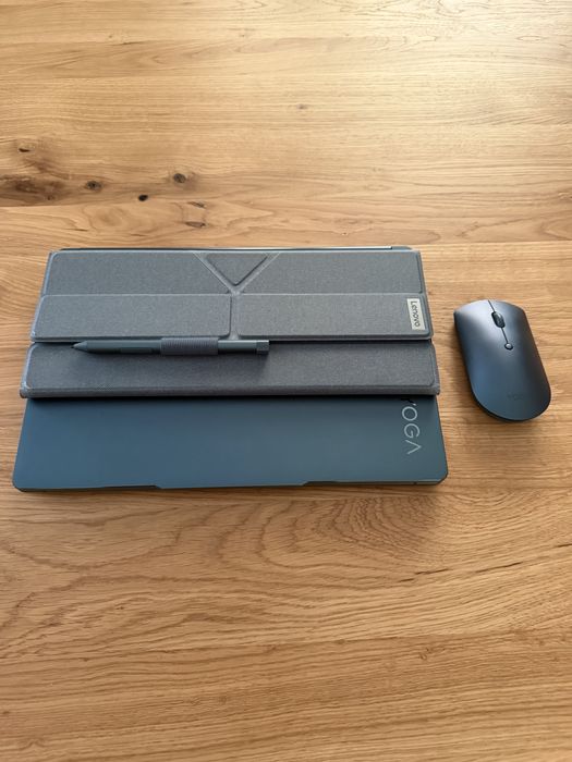 Lenovo Yoga Book 9i – 2 OLED екрана, Ultra 7, 16GB, 1TB, гаранция