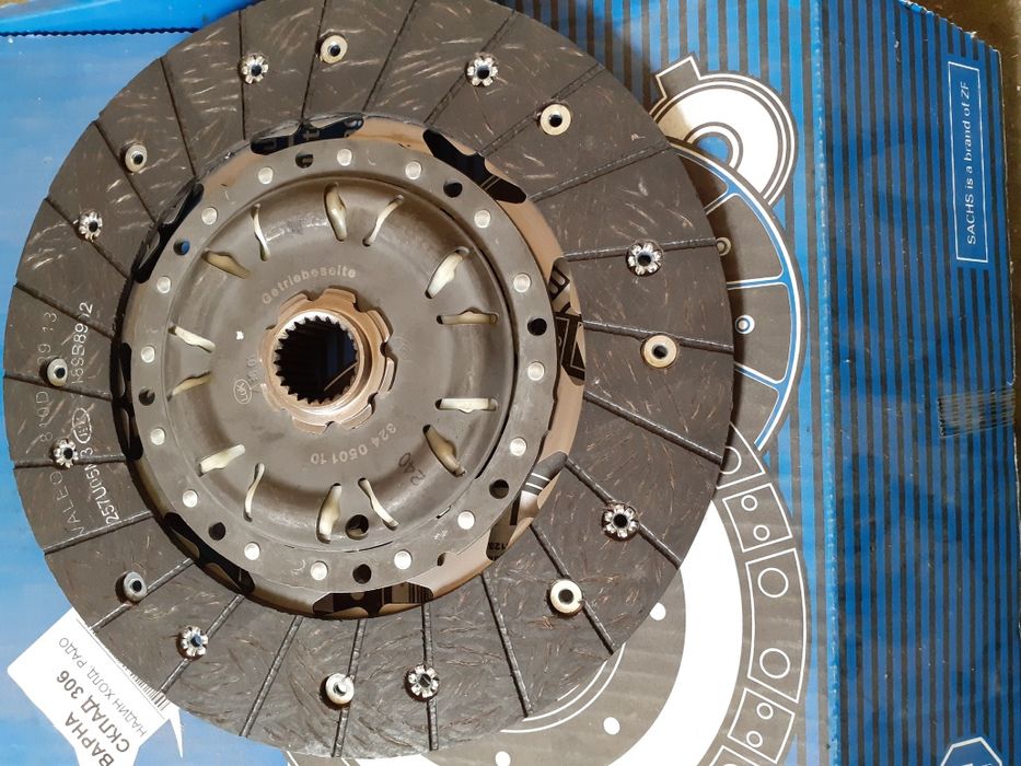 Феродов диск за Алфа Ромео  2,4 jtd 175к.с. - нов.  .  .