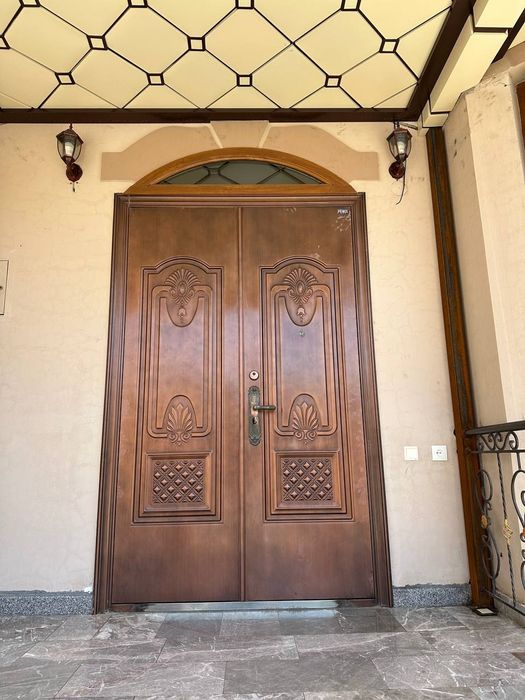 продаю дверь, коричневая за 1.8 миллиона