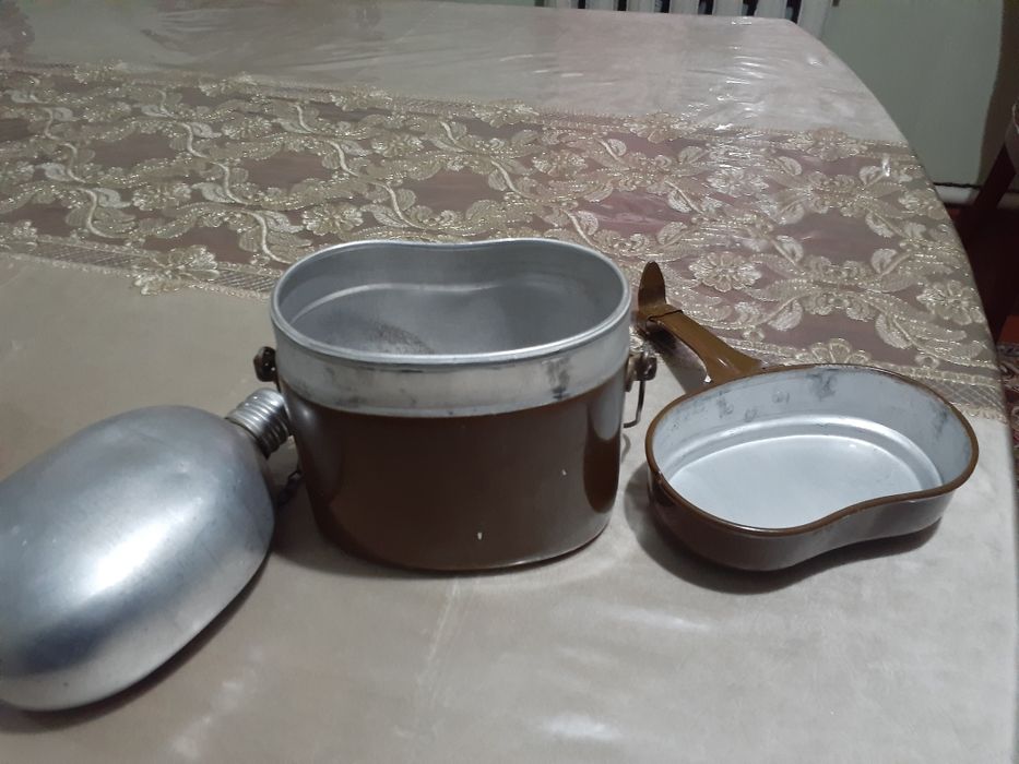 Котелок и фляшка