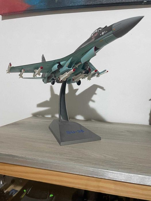 Vand avion de vanatoare rusesc Sukhoi Su-35 scara 1/48
