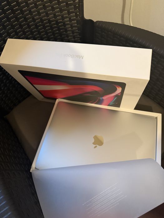 Macbook pro 2023 M2 256gb