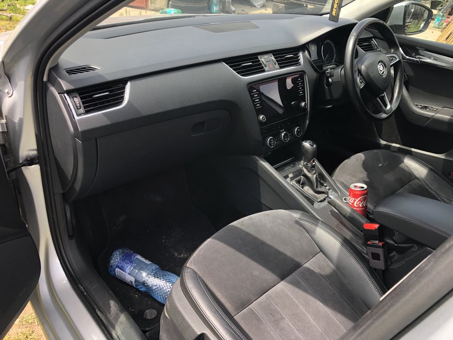 Interior piele Alcantara Skoda Octavia 3 facelift Scaune fata bancheta spate cotiera si fete uso spate Piele neagra
