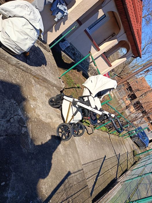 Vând Cărucior, pătuț...etc pt bebeluși