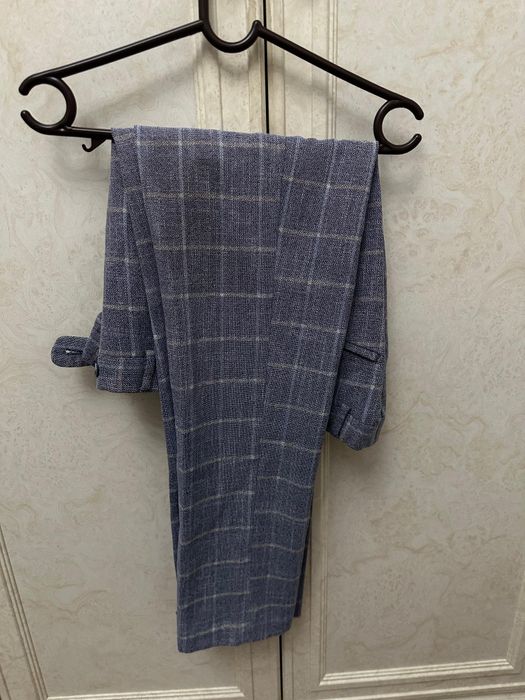 Продаётся костюм 46 размер 12,000