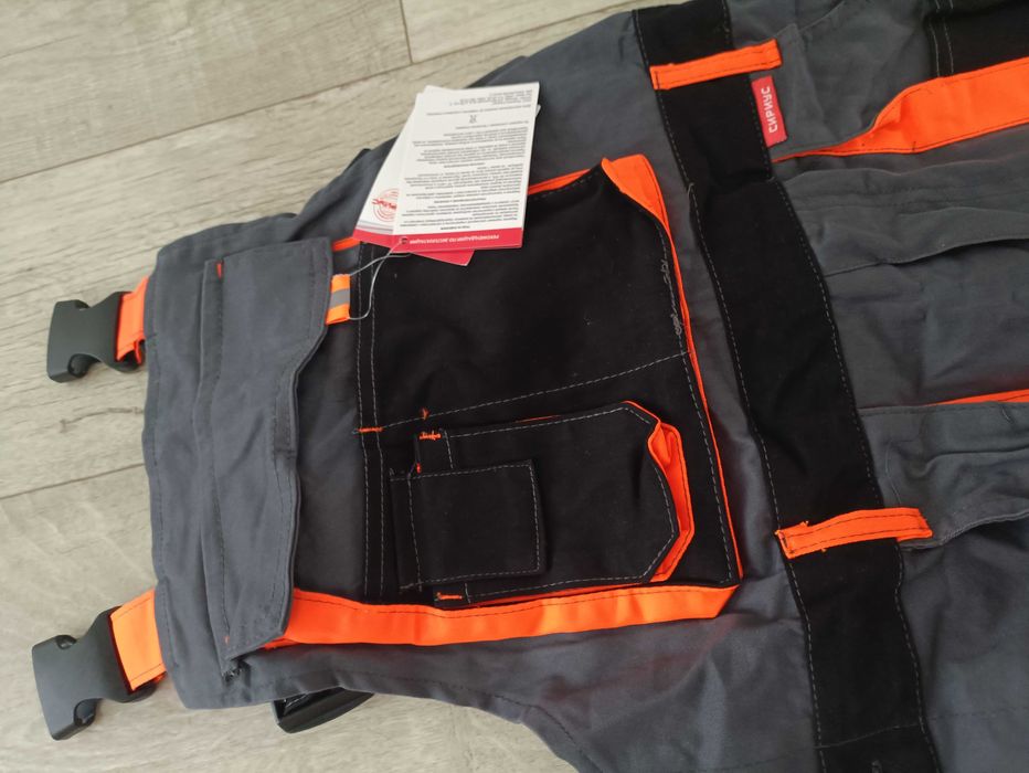 Спецодежда и комплектующее.