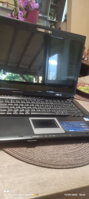 Лаптоп "ASUS"работещ