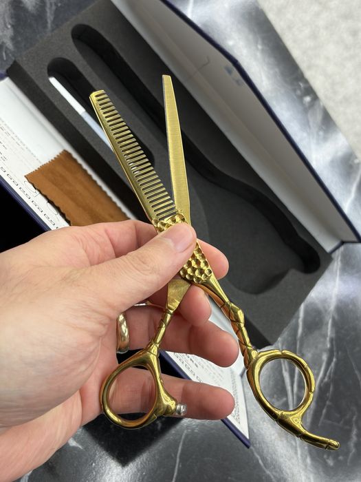 Foarfeca filat Japan Gold 6.0 +cadou pieptene Gold metal edition