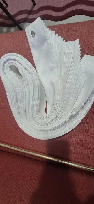 Плътна бяла завеса