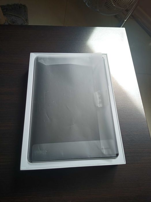 Лаптоп-Таблет Surface Go 2 + Стъклен протектор + клавиатура.