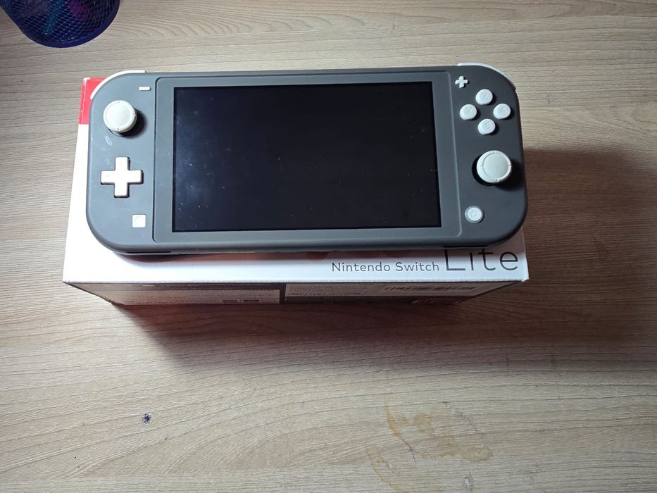 Продам Nintendo Switch Lite
