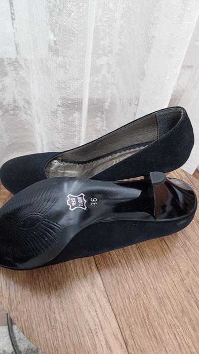 Замшевые черные туфли