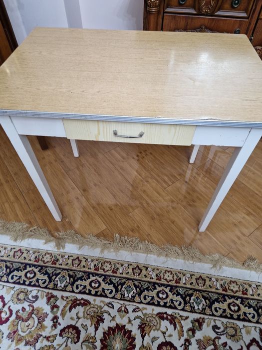 Столы компьютерные, журнальные,кухонные