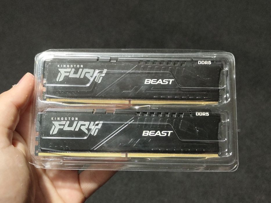 Vând 2 Kit-uri de  Ram ddr5 16gb ram 6000 mhz Cl30