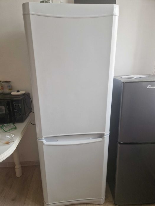 Холодильник indesit