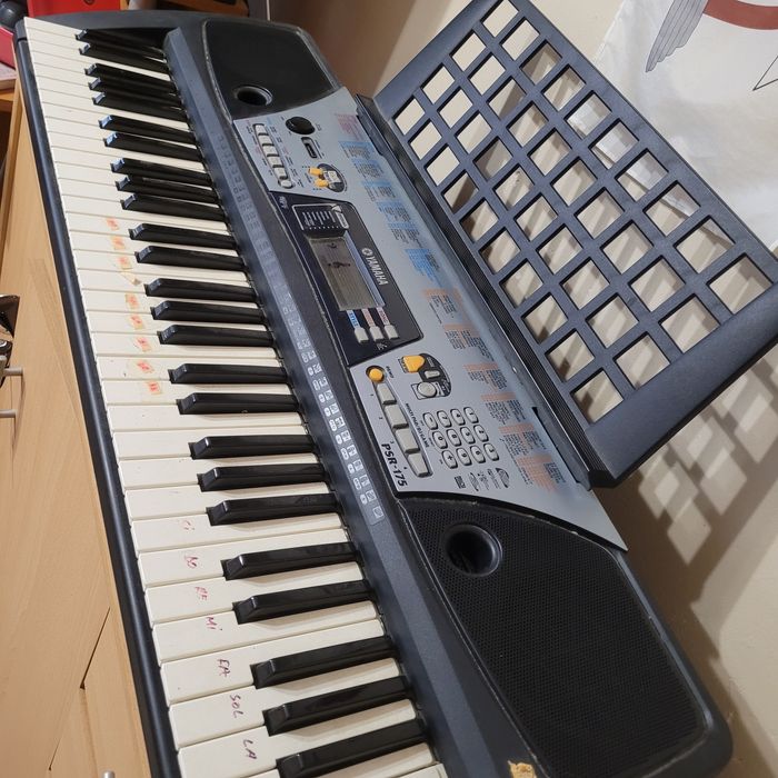 Vând orgă profesională yamaha