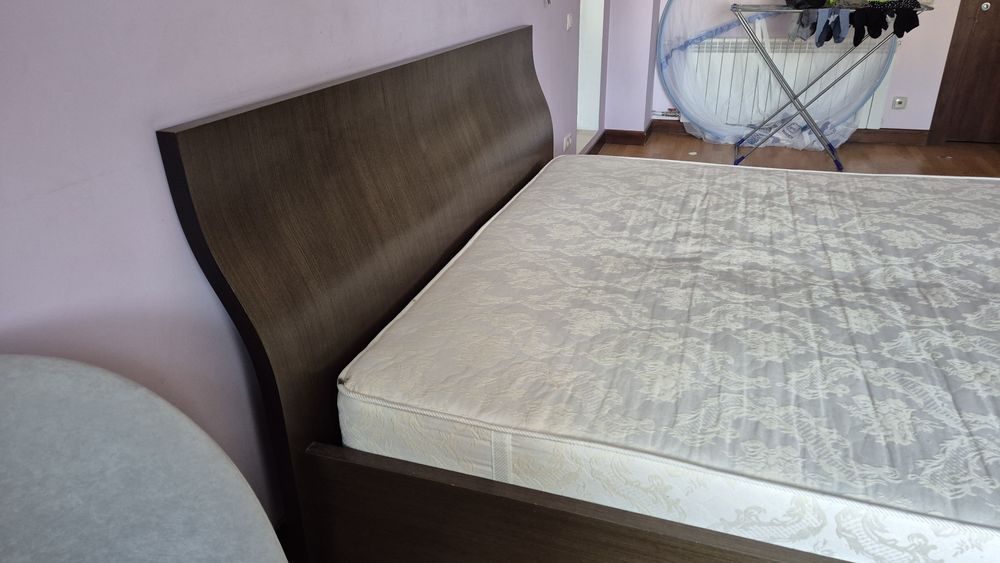 Продам спальный гарнитур