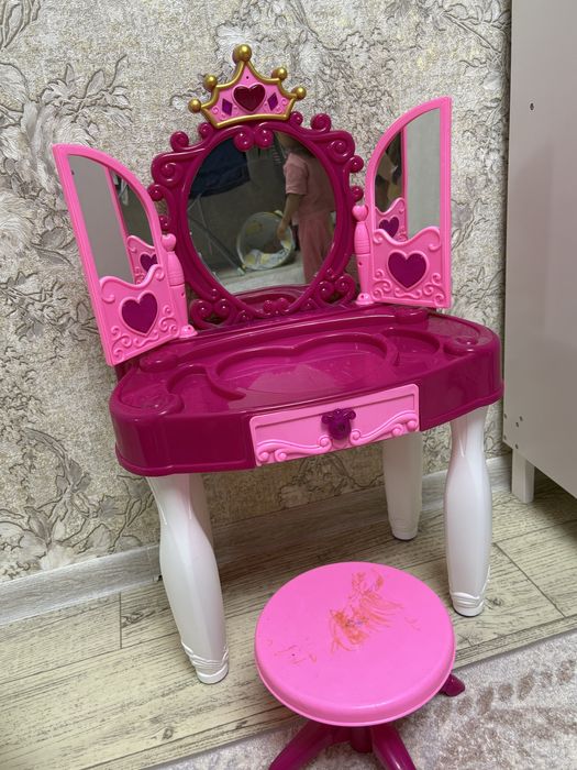 Продам детский туалетный столик