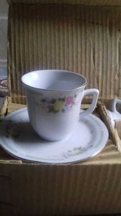 Кофейные чашки с блюдцами