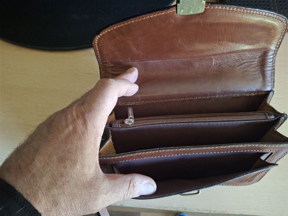 Vinzare borseta din piele