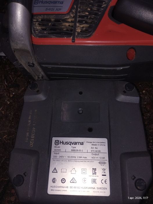 Drujba electrica Husqvarna 540i XP, cu încărcător și baterie.