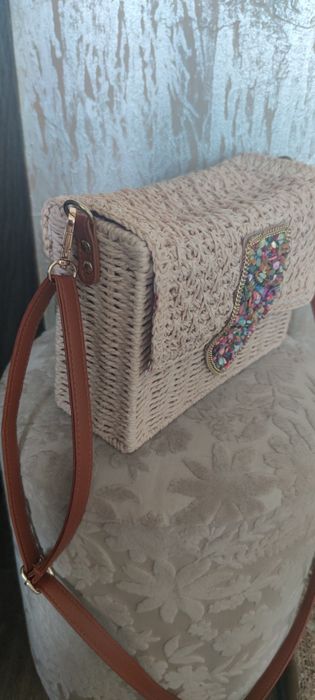 Плетена чанта с естествени камъни