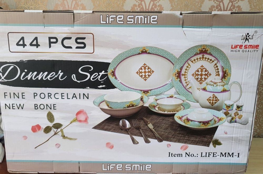 Срочно Продаётся столовый набор фирмы Life Smile