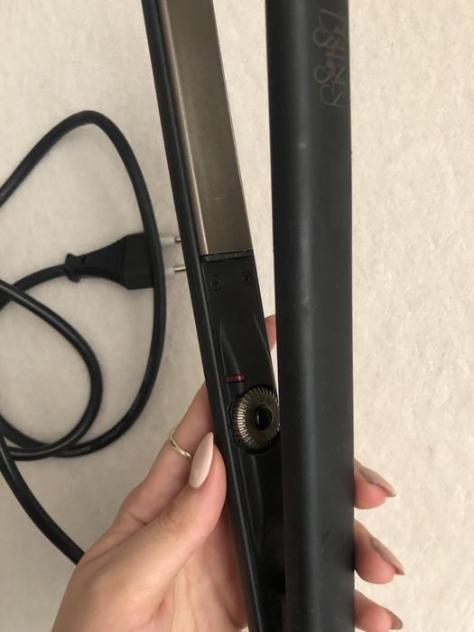 Черна преса за коса