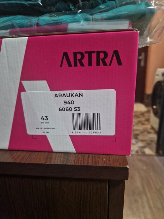 Продавам нови работни обувки