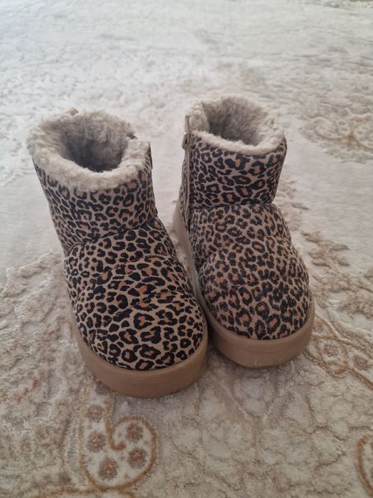Ghete ugg fetite zara