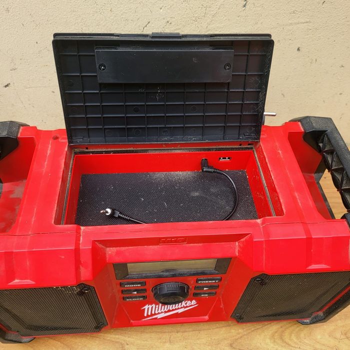 Radio Milwaukee M18  JSR