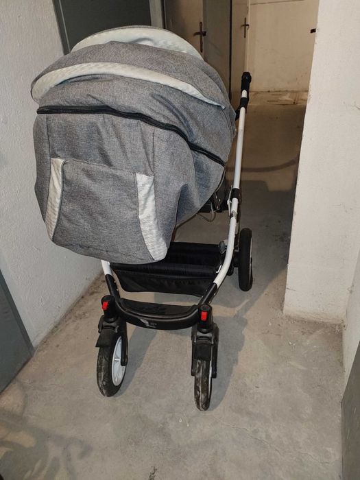Обява за бебешка количка