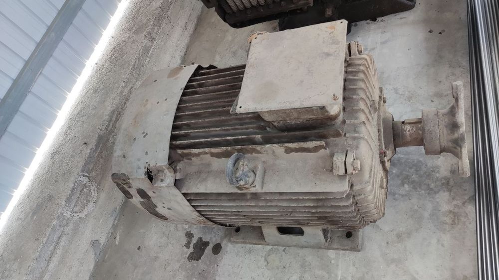 Компрессор ва матор сотилади