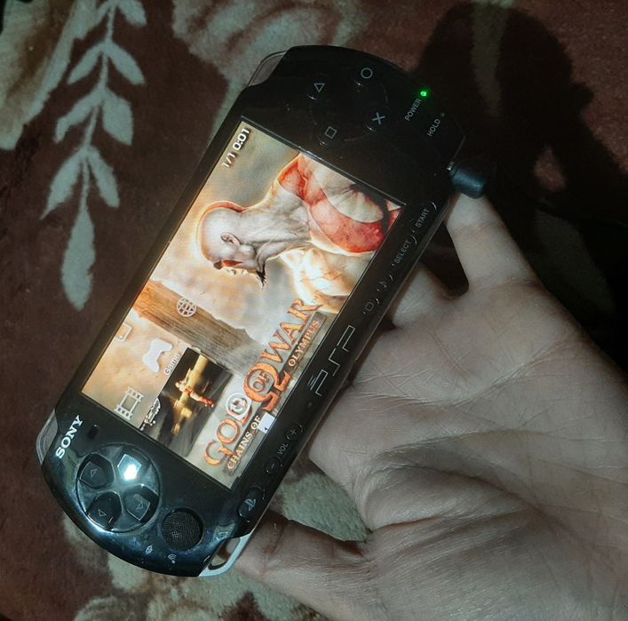 Vand psp în stare bună 3003 cu god of war