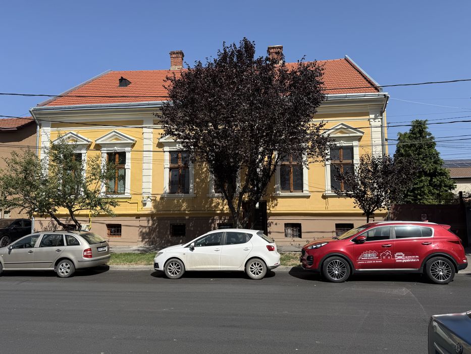 Spatiu central cu deschidere la strada Iuliu Maniu