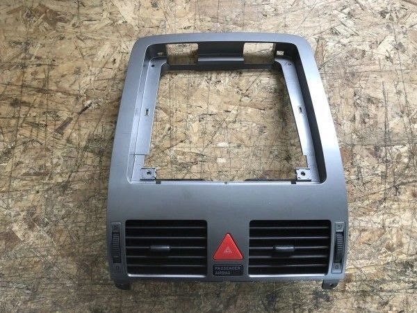 Grila aer central Volkswagen Touran 1T Cross 2008 cod 1T1819728D