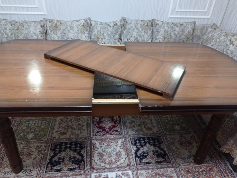 Продаётся стол для зала