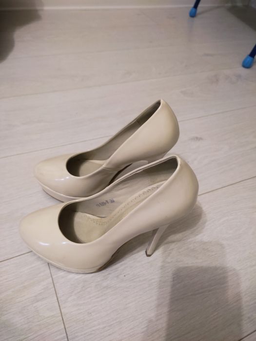 Женские лакированные туфли