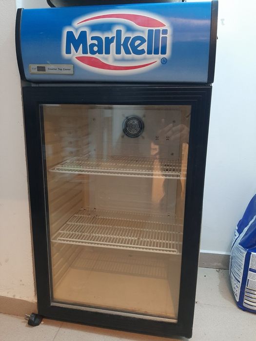 Малка хладилна витрина