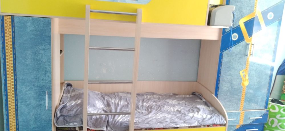 Двухъярусная кровать