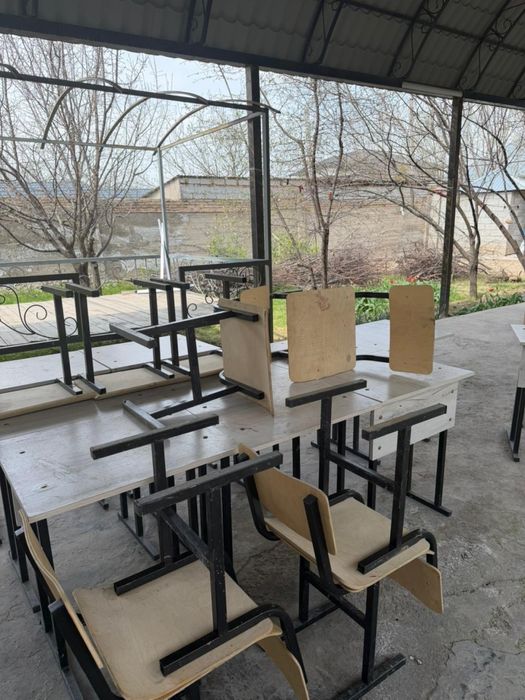 Парта со стульями