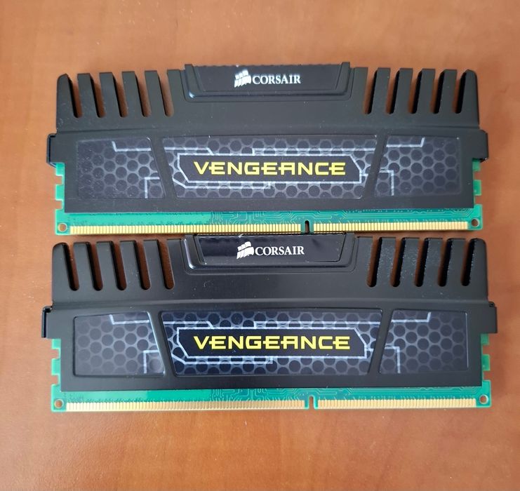 Kit memorie CORSAIR Vengeance 8Gb(2x4Gb)DDR3- 1600 Mhz