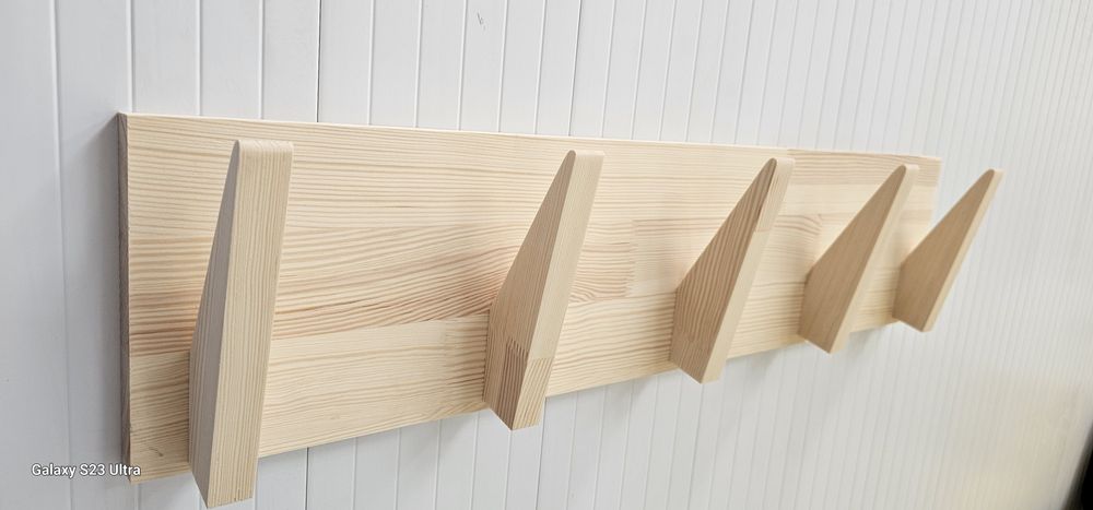 Oferta ! Cuier din lemn masiv de pin , 65 cm , 5 agatatori