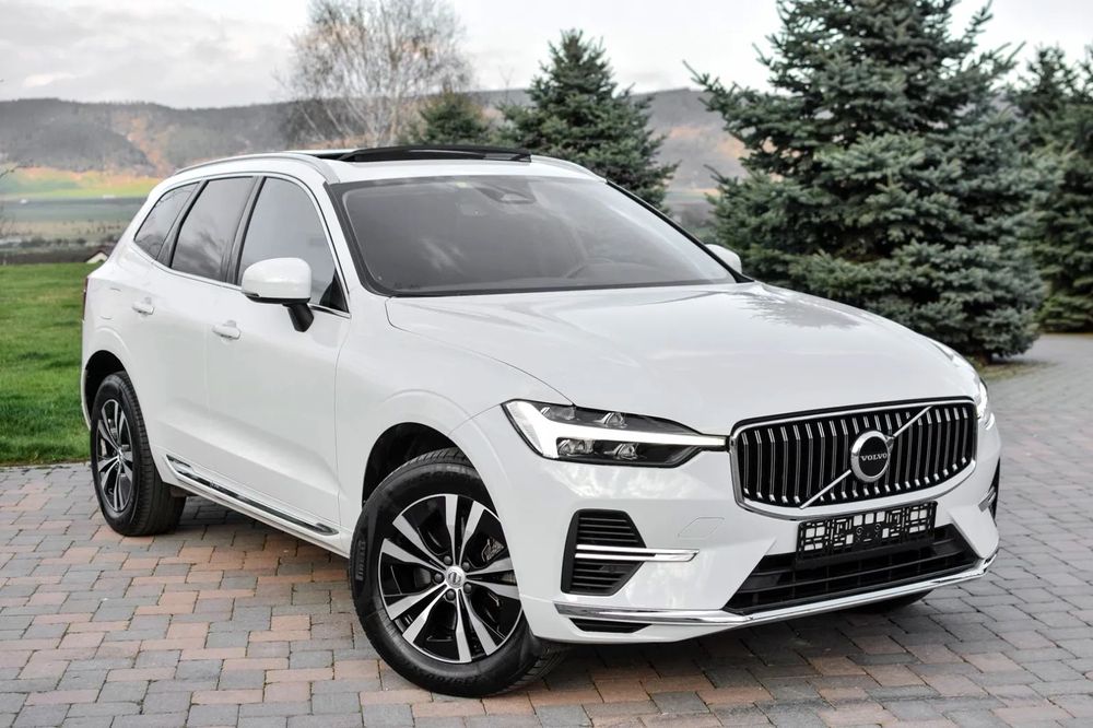 Volvo XC 60 Matrix-LED Virtual Cockpit Distronic Lane Assist  Panoramic AWD T6