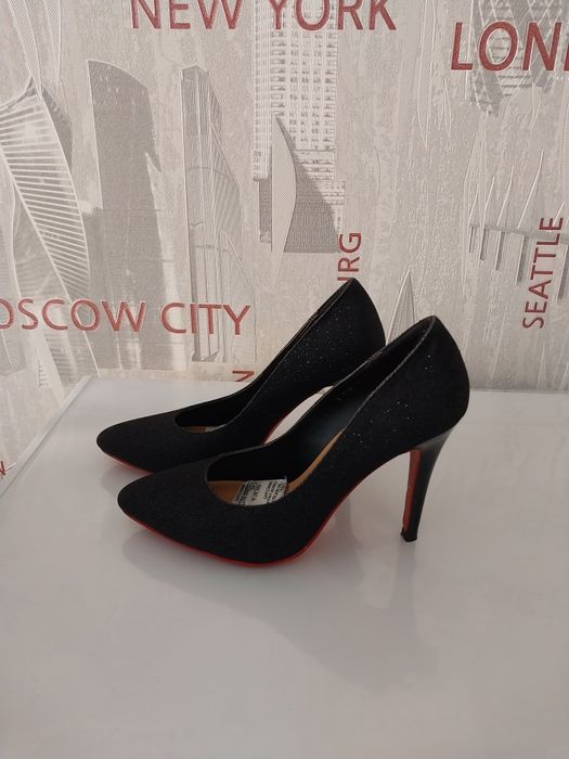 Продам женские туфли