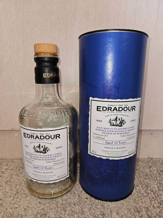 Бутилки от уиски в оригиналните им кутии