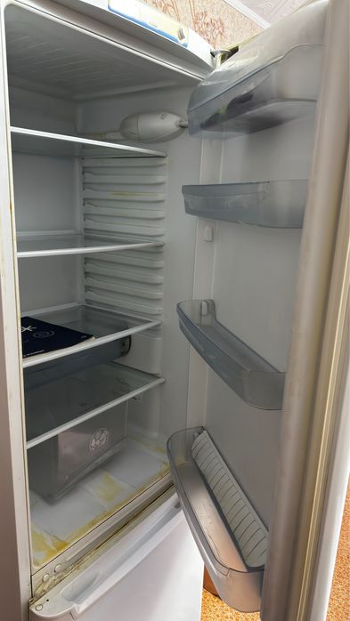 Холодтльник Indesit BA20