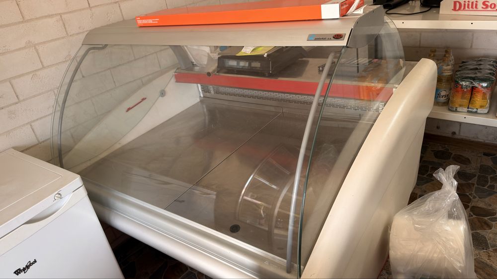 Vitrină frigorifică Pastorkalt Klaudia 12 V – cu motor propriu, stare foarte bună