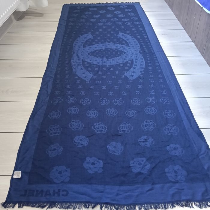 Eșarfă / Șal bleumarin inspirație Chanel cu motive florale și logo CC
