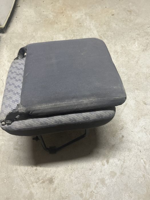 Сиденье для автомобиля кресло дополнительное